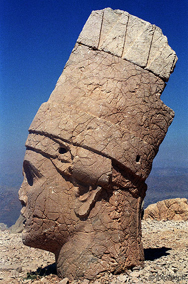 NEMRUT DAGI. La montaña de los gigantes