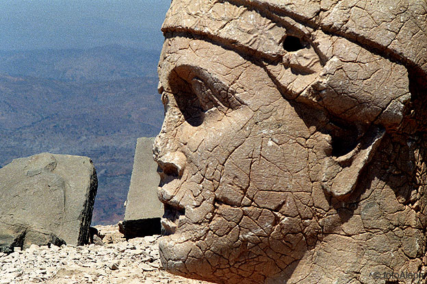 NEMRUT DAGI. La montaña de los gigantes