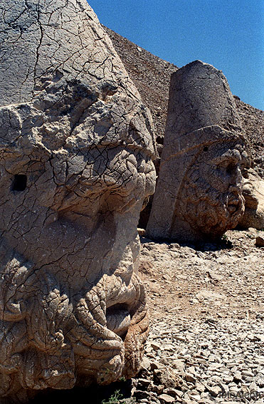 NEMRUT DAGI. La montaña de los gigantes