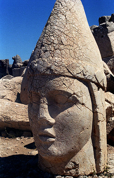 NEMRUT DAGI. La montaña de los gigantes