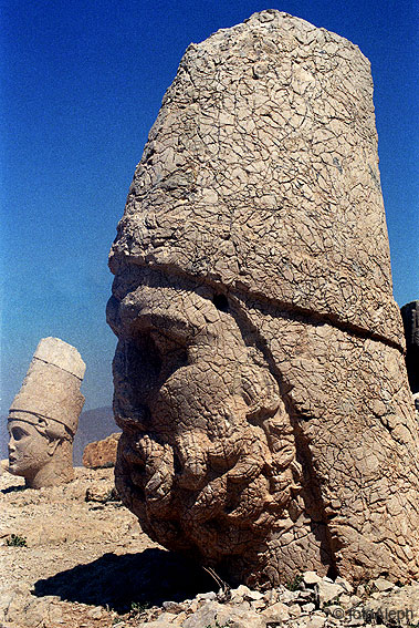 NEMRUT DAGI. La montaña de los gigantes