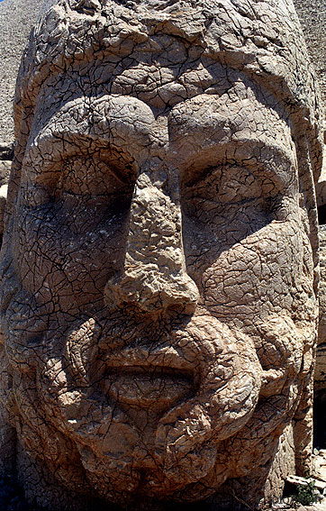 NEMRUT DAGI. La montaña de los gigantes