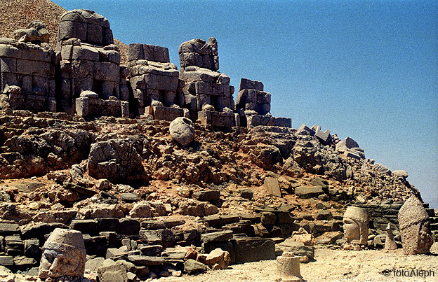 NEMRUT DAGI. La montaña de los gigantes