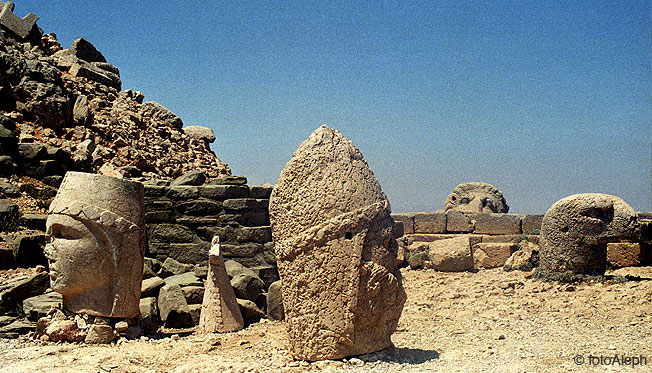 NEMRUT DAGI. La montaña de los gigantes