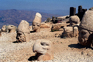 NEMRUT DAGI. La montaña de los gigantes