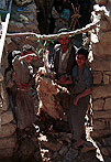 Dhi Bin (Yemen). Sacrificando un cordero para la cena en Ramadán