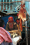 Raydah (Yemen). Carnicero en el zoco