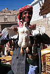 Raydah (Yemen). Vendedor de pollos