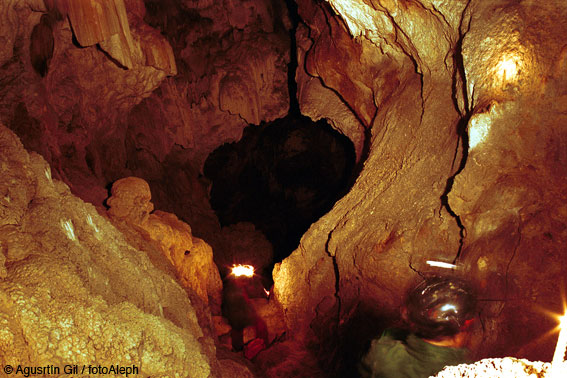 Cueva-sima de Usede (Andia, Navarra)