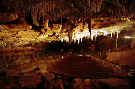 Cueva de Akuandi (Urbasa, Navarra)