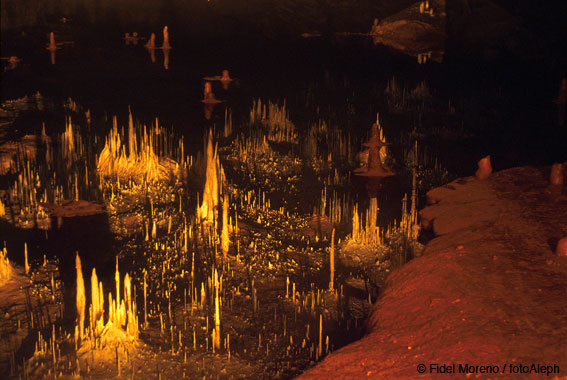 Cueva de Akuandi (Urbasa, Navarra)