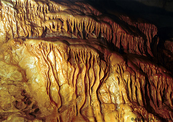 Cueva de Akuandi (Urbasa, Navarra)