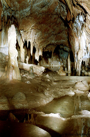 Cueva de Mendukilo (Astiz, Navarra)